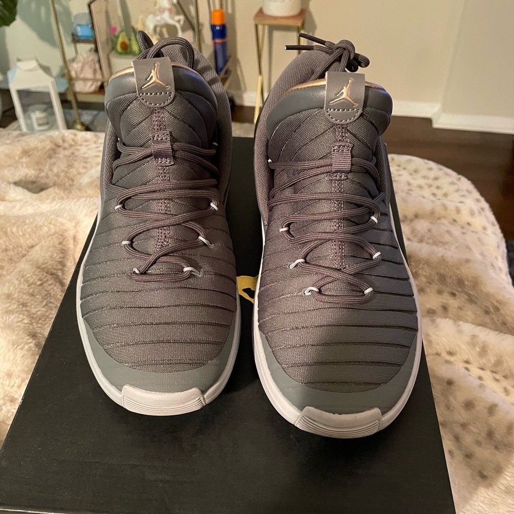 Jordan flight luxe 6.5Y excellent used condition